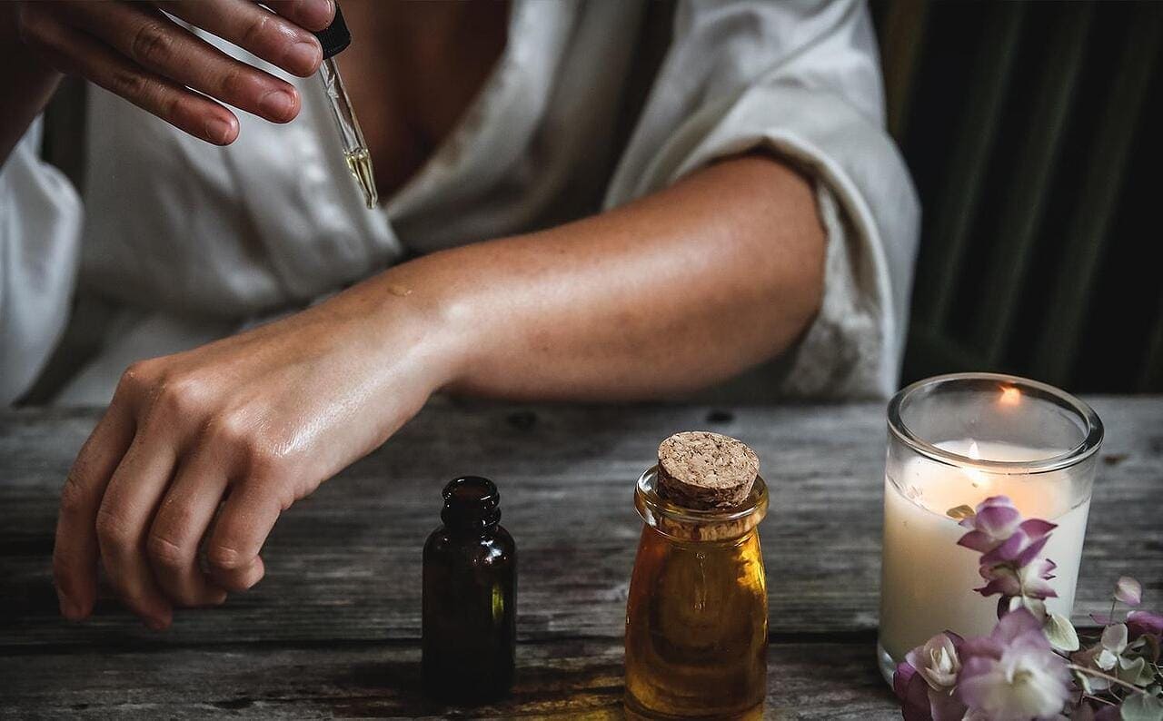 HOW TO USE ESSENTIAL OILS SAFELY